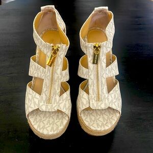 Michael Kors Damita Wedge size 6